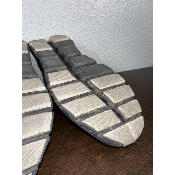 On Cloud X 3 60.98696 Black Silver Sneakers Shoes Womens Size 7 EUC - Picture 11 of 11